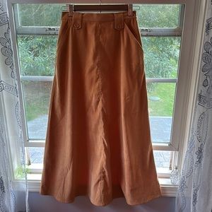 Amazing high waisted tan suede maxi skirt! 🌞👒🌻